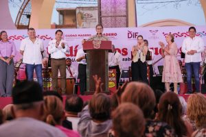 2-sep-Z-1-Erasmo-y-Dunia-celebran-con-alegria-el-1536x1025