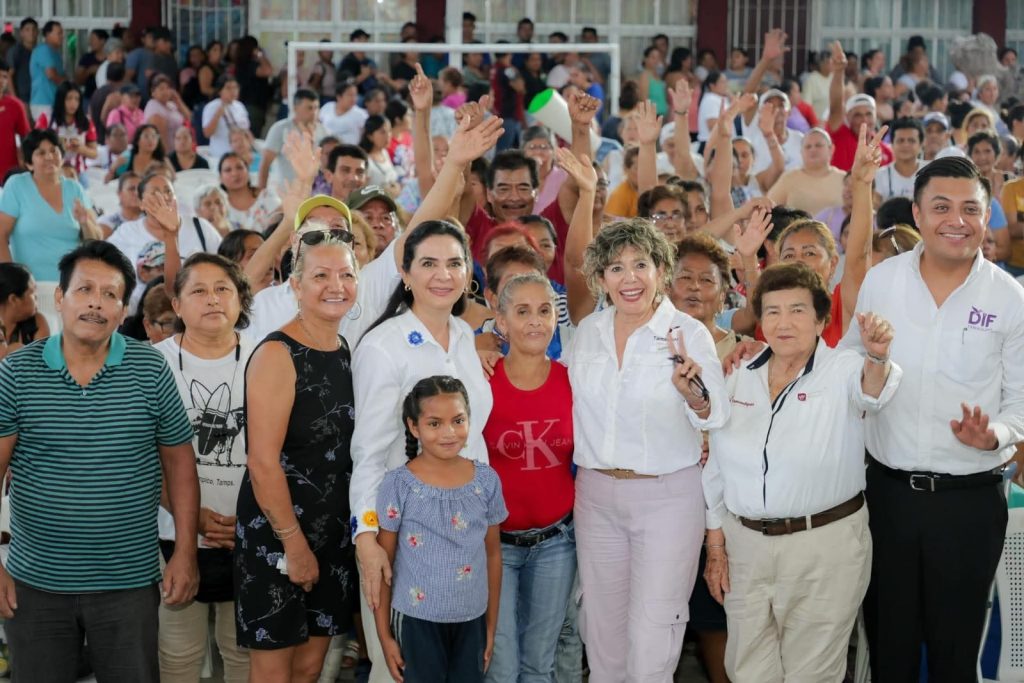 26-sep-Z-2-Monica-Villarreal-entrega-apoyos-alimentarios-a-trabajadoras-despicadoras