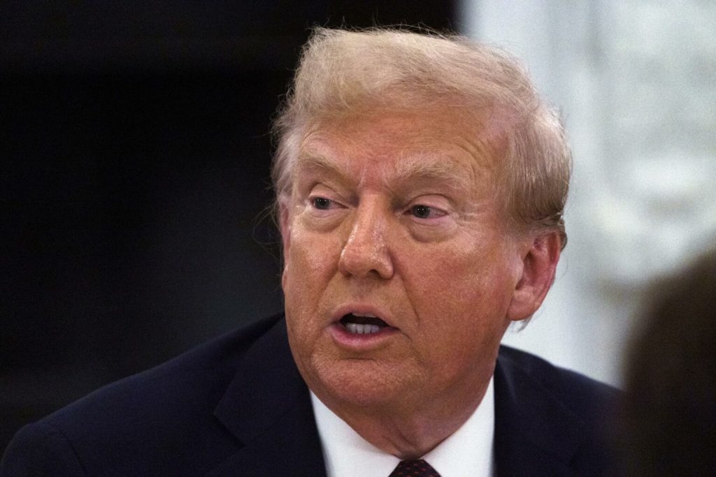 Trump busca endurecer el examen para adquirir ciudadanía estadounidense