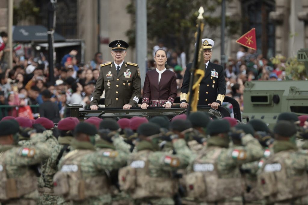 Celebran desfile del 215 aniversario de la Independencia de México