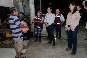 14-oct-Z-1-Monica-Villarreal-Anaya-brinda-apoyos-alimentarios-a-familias-cercanas-a-la-margen-del-rio-Panuco-1536x1025