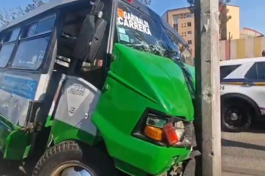 choque-microbus-paseo-de-la-reforma-25oct25-1536x1024