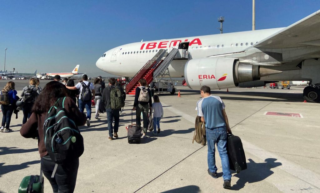 Iberia cancela sus vuelos comerciales a Venezuela por la situación en ese país