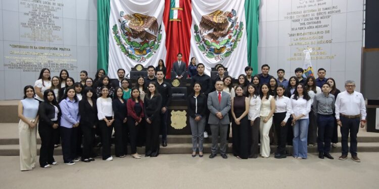 Impulsan-estudiantes-de-la-UAT-en-el-Congreso-propuesta-que-contribuye-en-la-modernizacion-del-transporte-publico-750x375