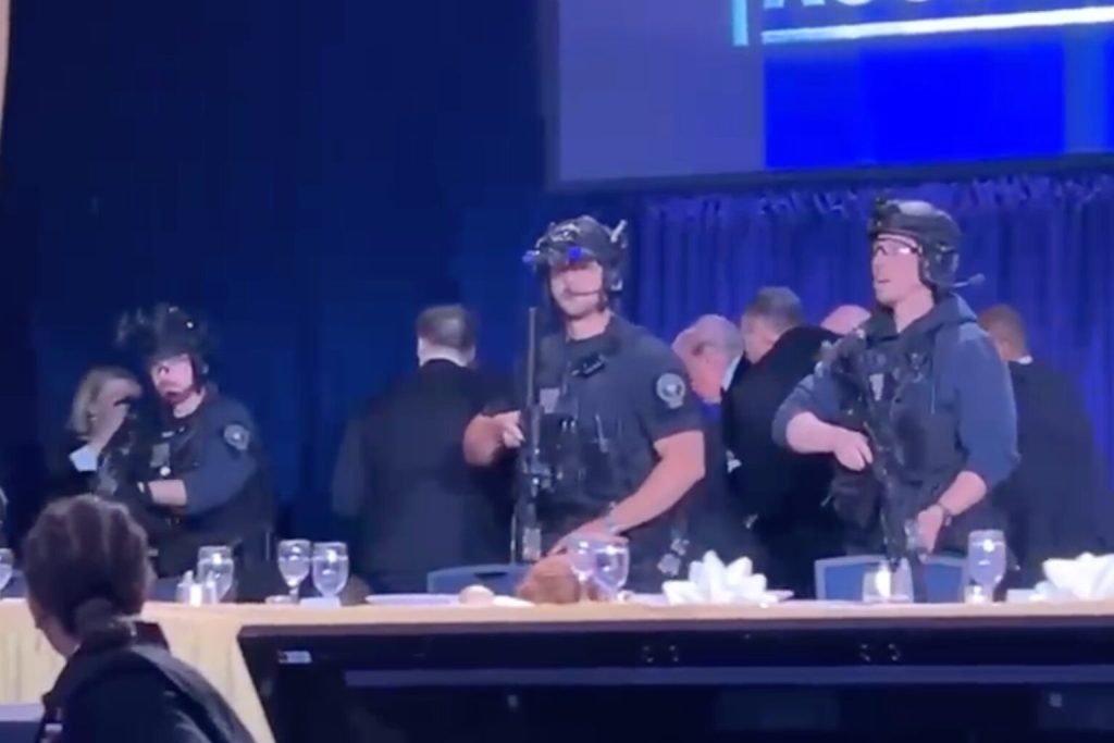 trump-evacuado-cena-corresponsales-casa-blanca-2026-1536x1024